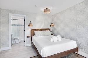 Caloosa Retreat- 2BR Cottage at Palmview Inn of Sanibel with Bikes