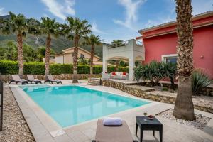 Villa Jacqueline con piscina privata 8 posti letto