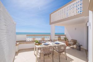 Casa na Muralha - Beach front - Rooftop Jacuzzi by DreamvillasAlbufeira