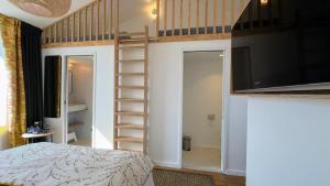 B&B / Chambres d'hotes L'ecole de la Guittiere : photos des chambres