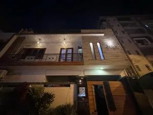 Travellers Home 2BR Portion Gulshan Iqbal blk 7 - Goth Siddique