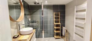 Maisons de vacances Tres belle maison en bois,dans la Marina, 10pers, au bord de leau : photos des chambres