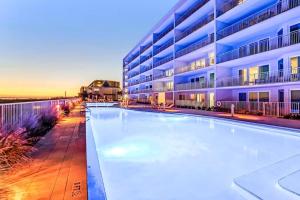 blu #606 Luxury 2 Bd Beachfront Condo