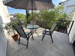 Three Palms Guest House