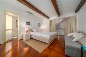 Old Town Seabreeze Residence