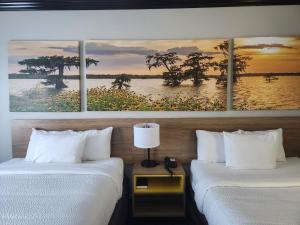 Queen Room with Two Queen Beds - Non-Smoking room in Siegen Inn