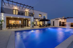 Ferienhaus mit Privatpool für 14 Personen ca 280 qm in Loborika, Istrien Südküste von Istrien