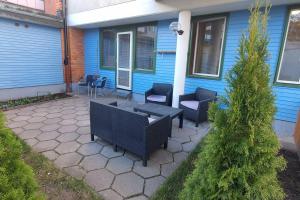 Apartment with garden near metro!