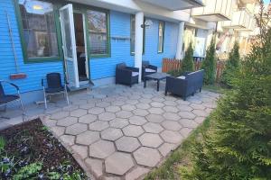 Apartment with garden near metro!