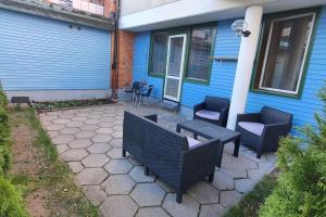 Apartment with garden near metro!