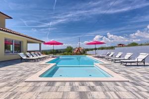 Ferienhaus mit Privatpool für 12 Personen ca 350 qm in Barban, Istrien Bucht von Raša 