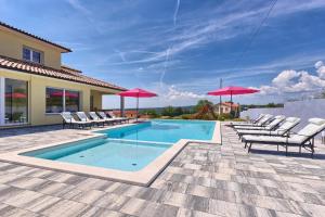 Ferienhaus mit Privatpool für 12 Personen ca 350 qm in Barban, Istrien Bucht von Raša 