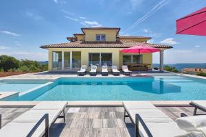 Ferienhaus mit Privatpool für 12 Personen ca 350 qm in Barban, Istrien Bucht von Raša 