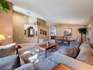 Four Bed in Emerald Island Resort mins to Disney