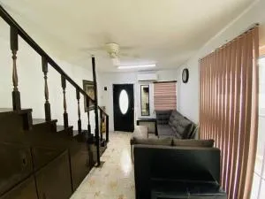 Casa empresarial 5 minutos de puente internacional - Hidalgo