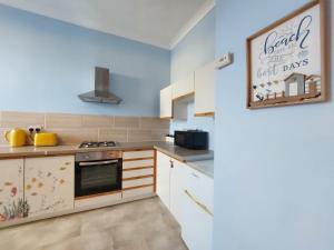 The Octopus - at Largs Town Centre with Private Parking