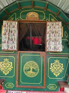 Gertrude Gypsy Wagon River Heads - Bingham