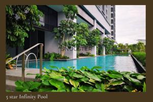 Stunning Pool & the City - 1 mrt stop to TRX