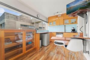 Heart Of The City Minutes from Macleay Street