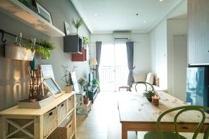 Scandi style flat in Central Jakarta, Gym & Pool