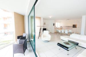 Modern 3 bedroom apartment on Lake Maggiore