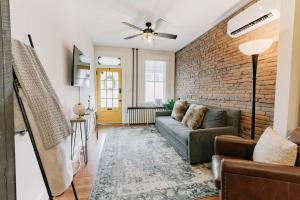 Comfy renovated townhome - heart of Downtown Lancaster
