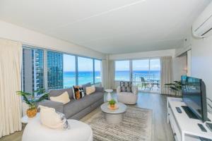 Two-Bedroom Apartment room in Two Bedroom Condo Overlooking Ala Wai Boat Harbor