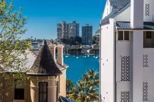 Couples Gateway in Sunny Elizabeth Bay