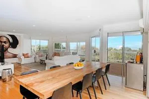 4 Bedroom House with AirCon Stroll to Beach - Hayborough