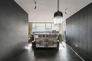 Luxury 1 Bedroom Apt with Harbour Views & Parking