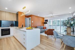 Top Floor in Burleigh Pool Parking Walk To Beach