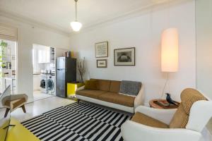 Top Floor 1 Bedroom Apt with Views Close To CBD