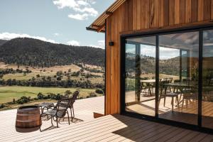 The Pickers Hut - Luxury Farm Stay