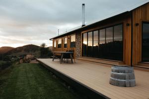The Pickers Hut - Luxury Farm Stay