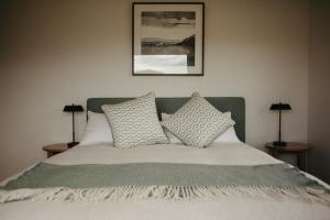 The Pickers Hut - Luxury Farm Stay