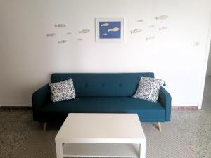 Apartamento en 2ª línea de playa con terraza, parking y WIFI, cerca de comercios. - ES-258-119