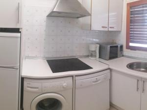 Apartamento con Vistas, 2ª Línea de Playa, Climatización, Wifi, Terraza y Parking, en Santa Margarita - ES-258-121