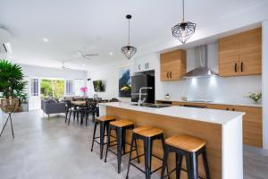5 Star Villa in Tropical location with Patio and Hot Tub 3 bedroom 2 Bath