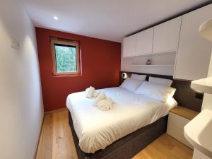 Appartement lumineux 3* avec terrasse, 2 chambres, proche centre et pistes, garage inclus - FR-1-598-163