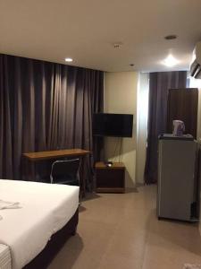 Spacious Studio Apartment B303