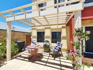 Dolphin Beach House - Wannanup, Mandurah between the estuary and the ocean - Dawesville