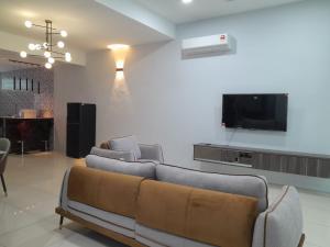 The Blue Residence with 4 bedrooms & 4 bathrooms