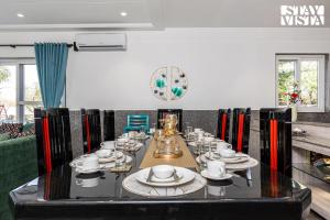 Corbett Calling with Projector Set-Up by StayVista