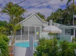 Springhill Retreat - Inner-city, pool + sauna - Albany Creek