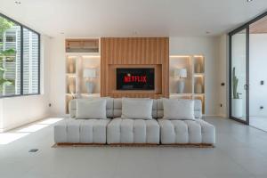 Villa Maverick - Brand New Classy 4BR Villa in Canggu