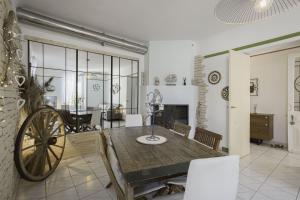 La Maison Fleurie by Halldis