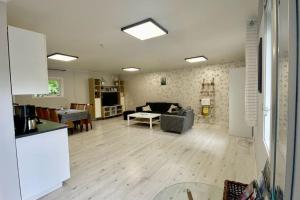 Green Forest Oasis & Sea