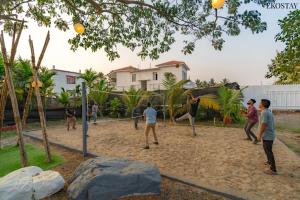 EKO STAY- Lakefront Villa