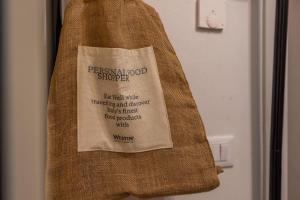 Silbernagl sonnig mit Gartenblick