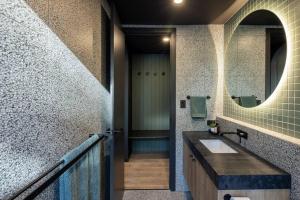 Luxury Vineyard Cabin Escape